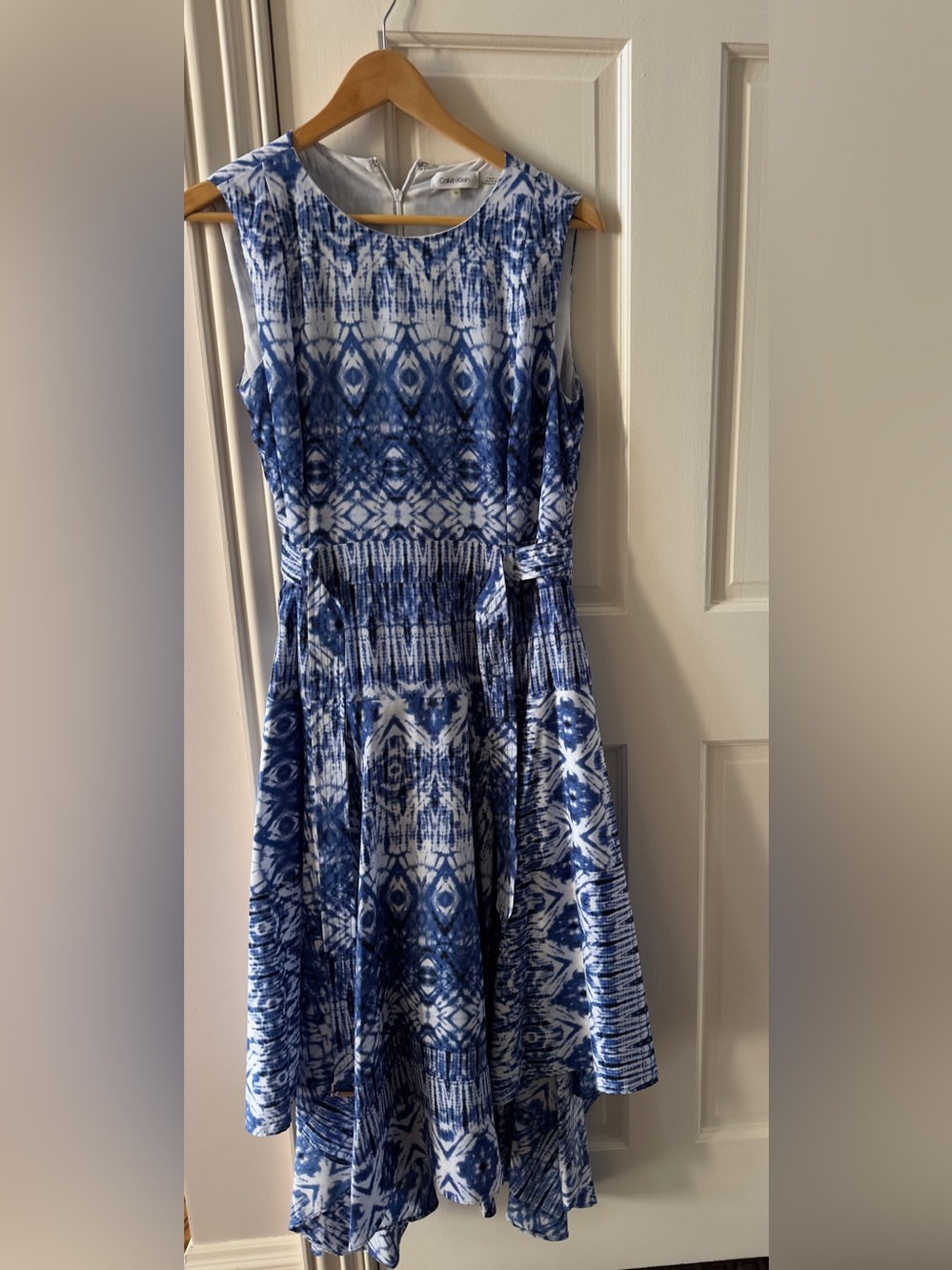 Calvin Klein Blue and White Patterned Sleeveless Midi Dress